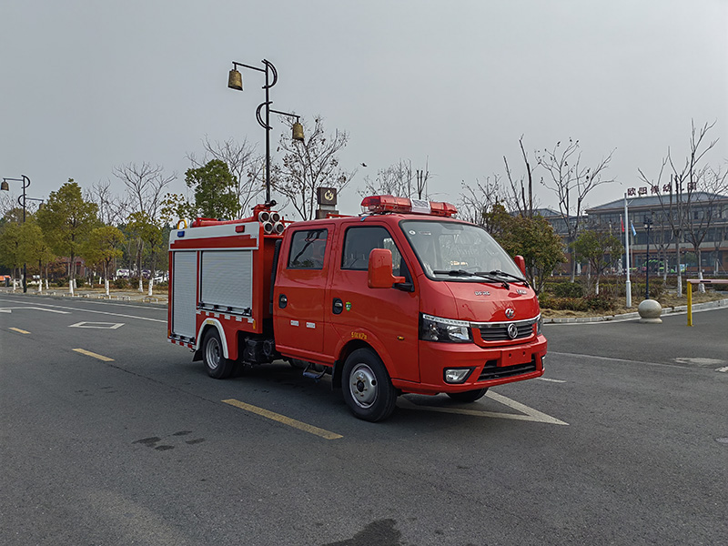 藍(lán)牌東風(fēng)途逸0.85噸水罐消防車