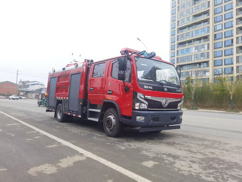 東風(fēng)多利卡5噸泡沫消防車