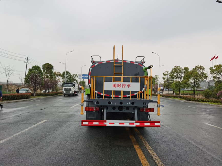 重汽NX系列13.6方綠化噴灑車